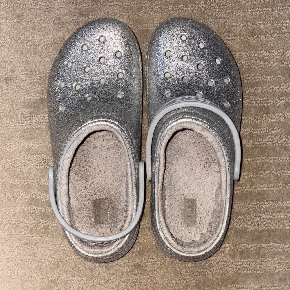 CROCS Kids Sparkle Silver Fuzzy Lined Clogs